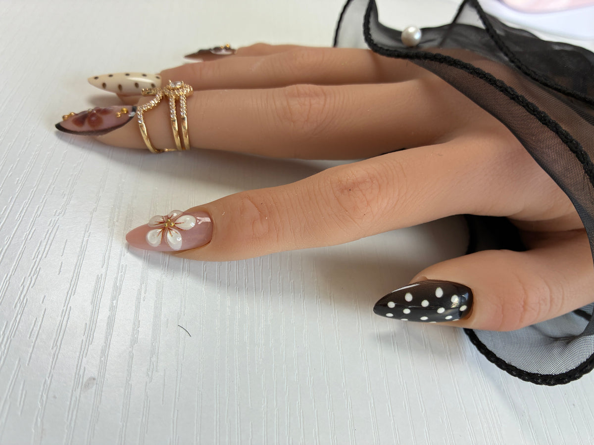 Jardin Moka – Kit Press-On Nails 10 capsules – Nude, chocolat & fleurs