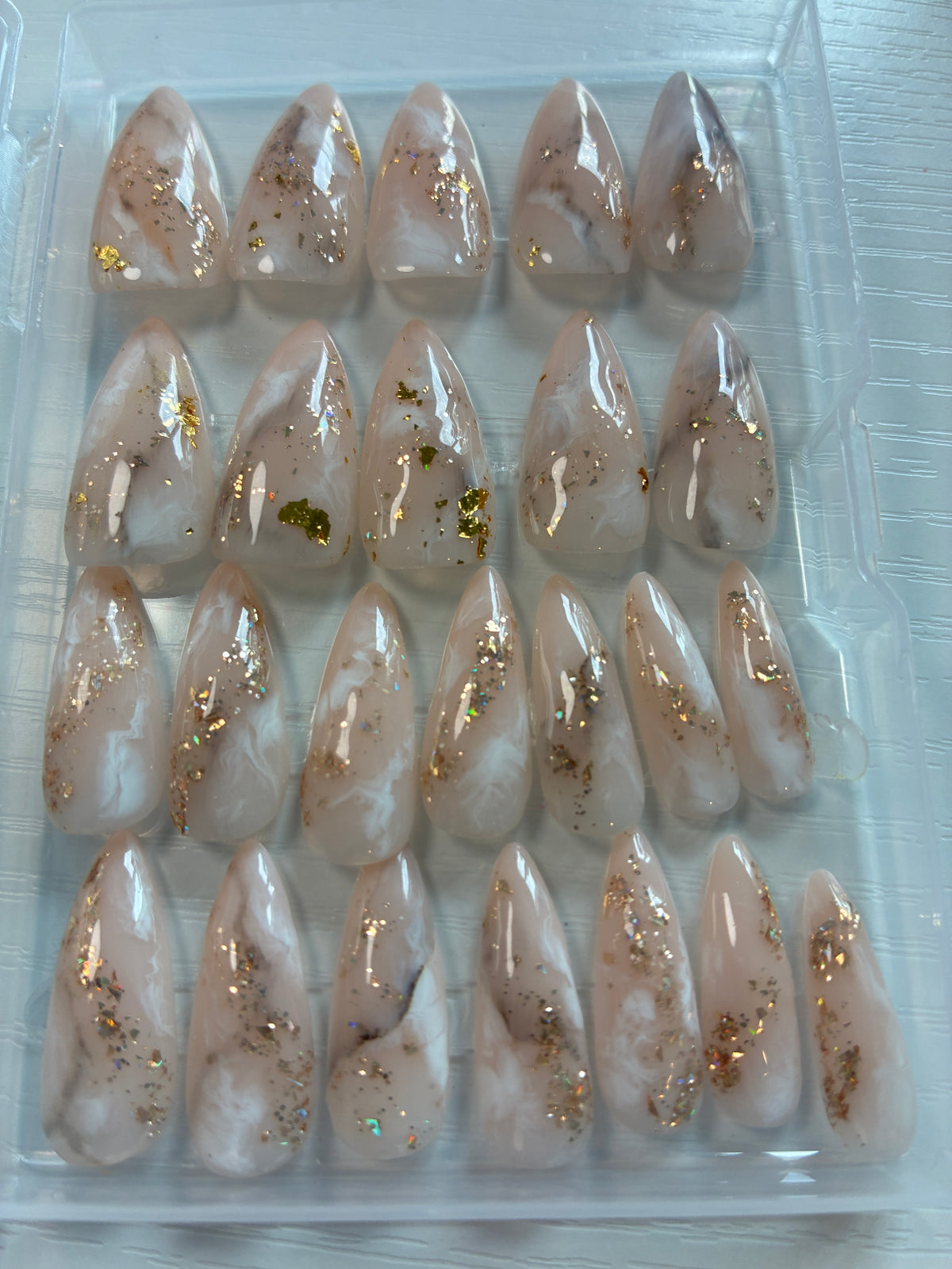 Kit découverte 24 Press-On Nails – Marbre Précieux