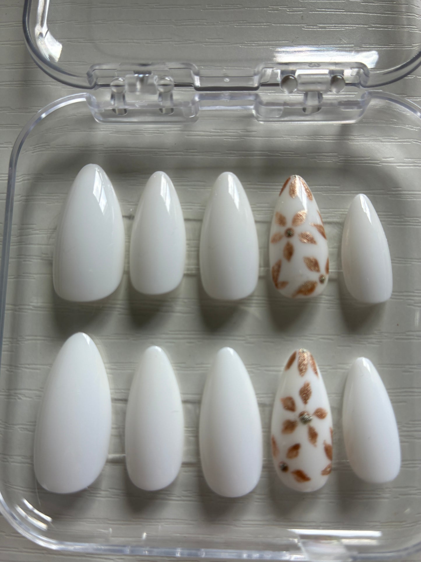 Les Essentiels Signature – Élise blanc – Amande M