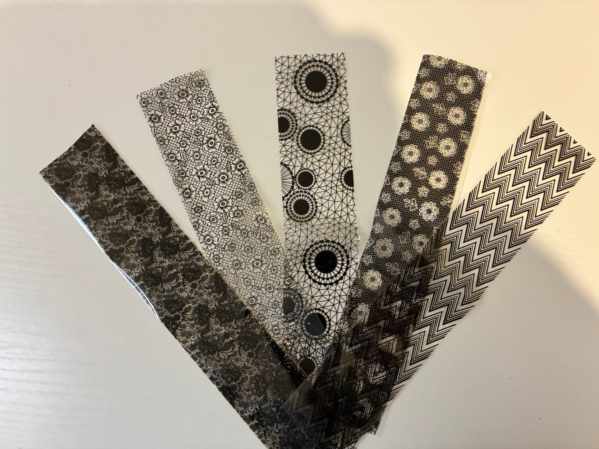 Lot de 5 foils Nail Art – Dentelle noire et motifs graphiques – 20 × 4 cm