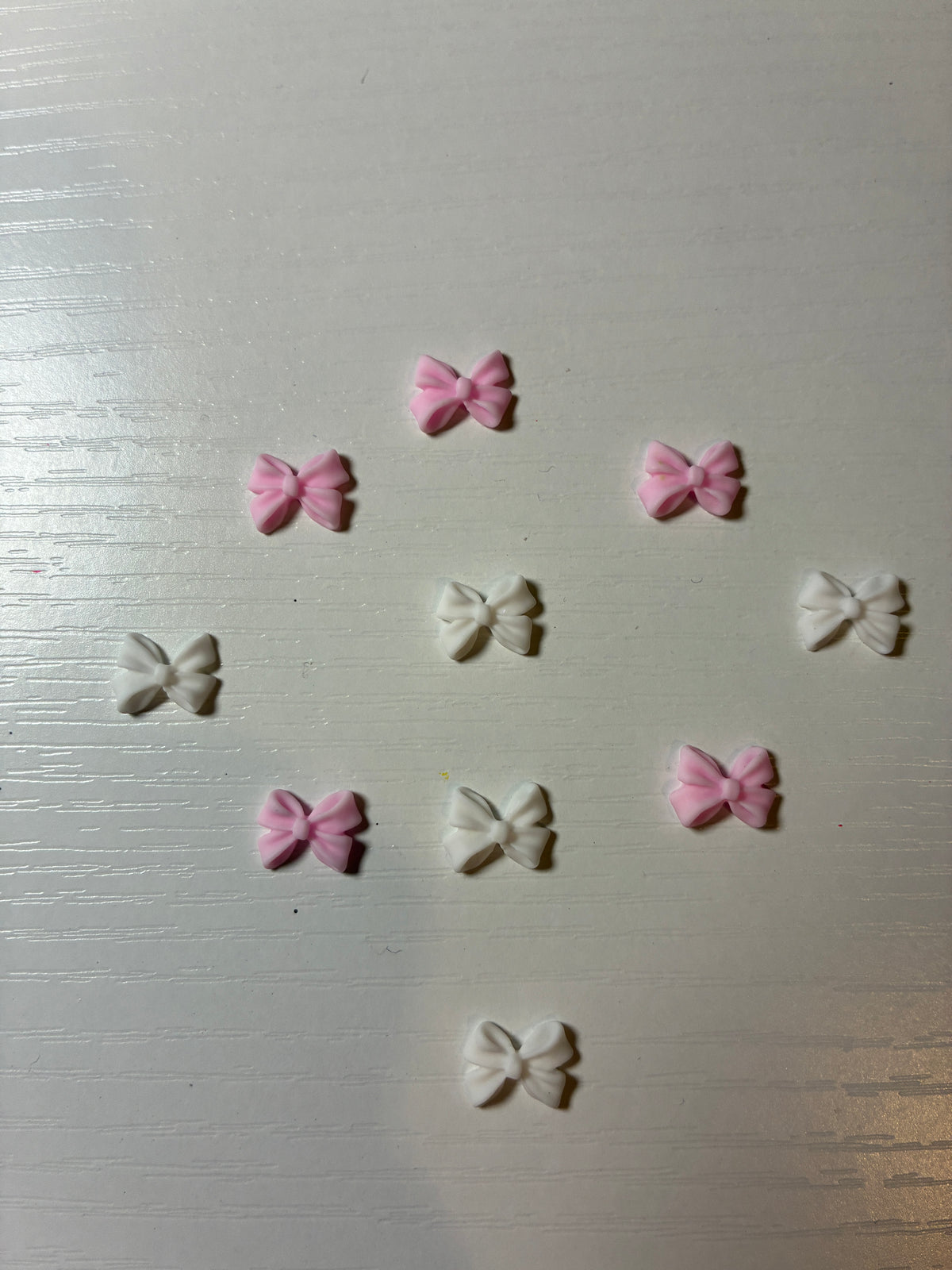 Bijoux d’ongles 3D – Nœuds papillon roses et blancs – Lot de 10