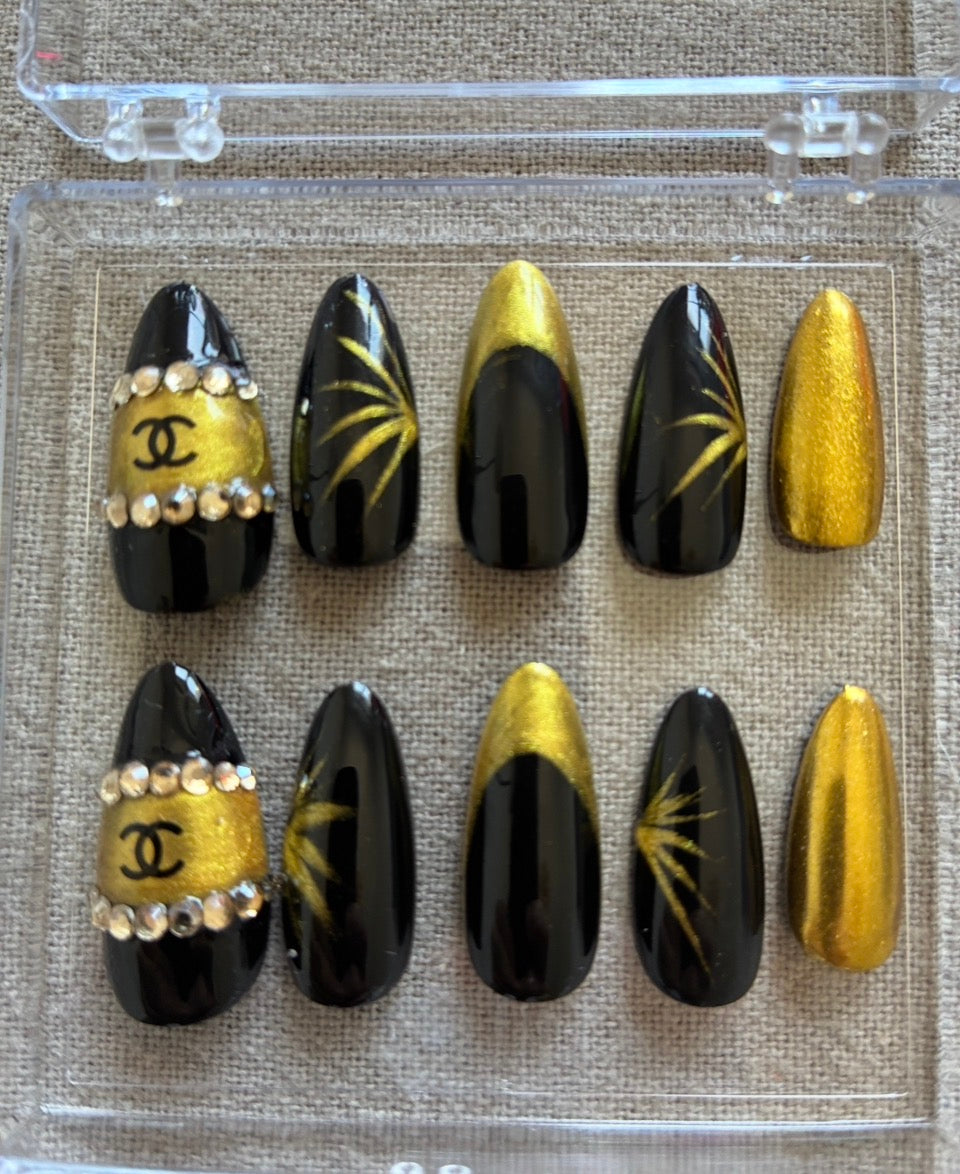 Or Noir Doré – Amande M