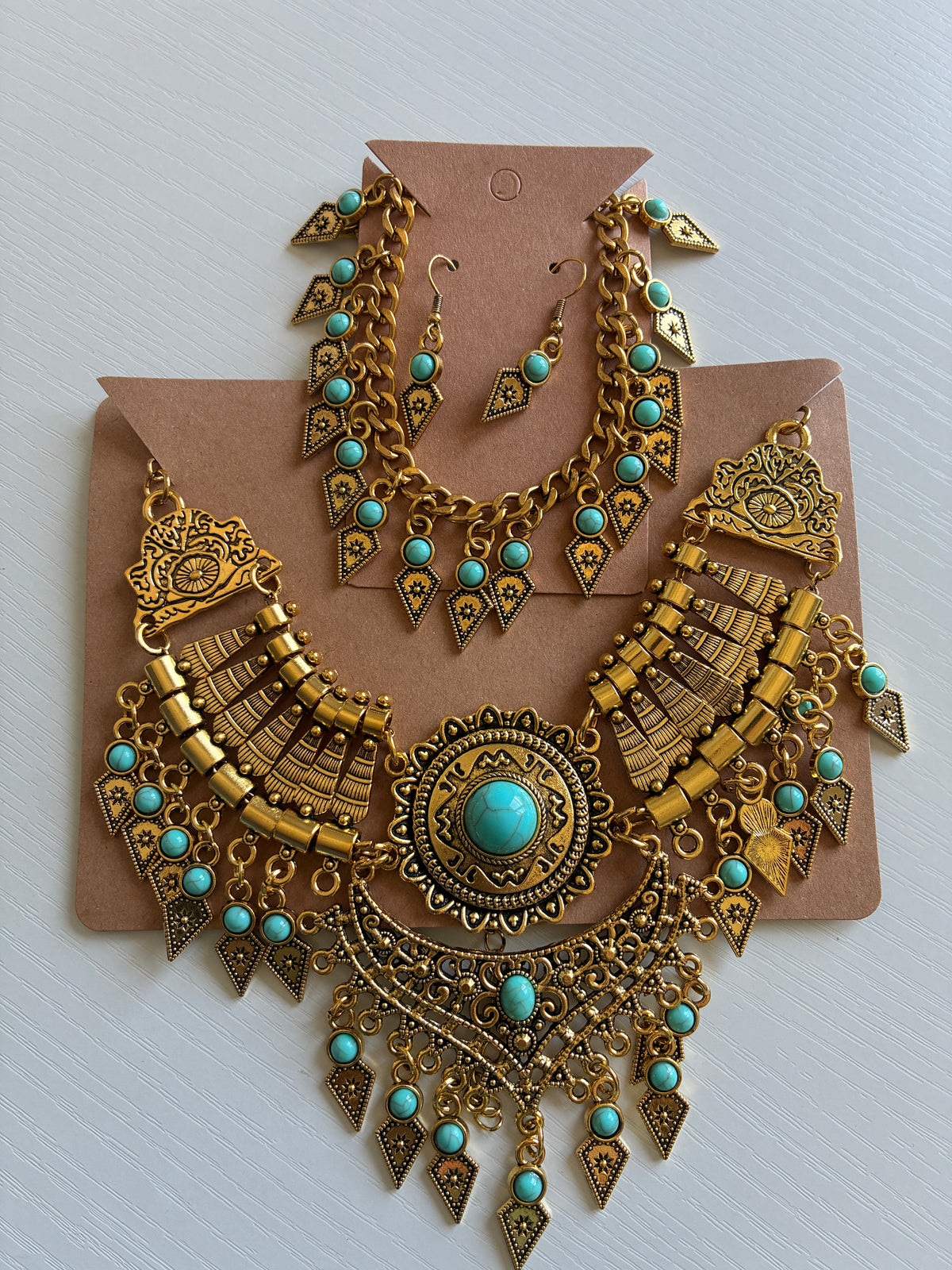 Parure bohème dorée et turquoise – Collier, bracelet et boucles d’oreilles