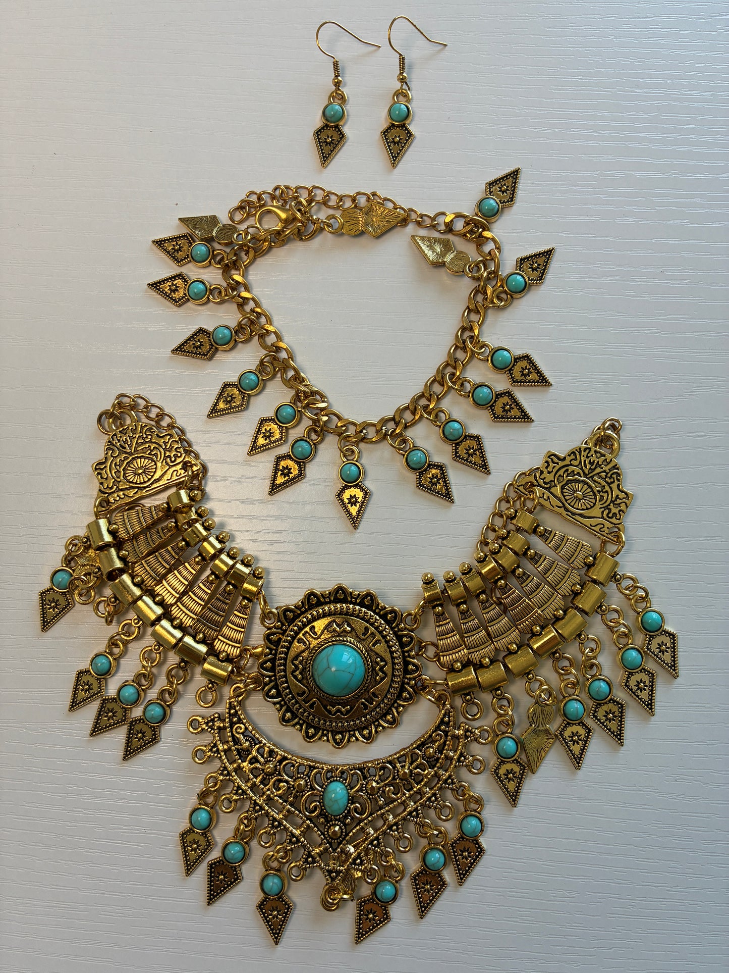 Parure bohème dorée et turquoise – Collier, bracelet et boucles d’oreilles