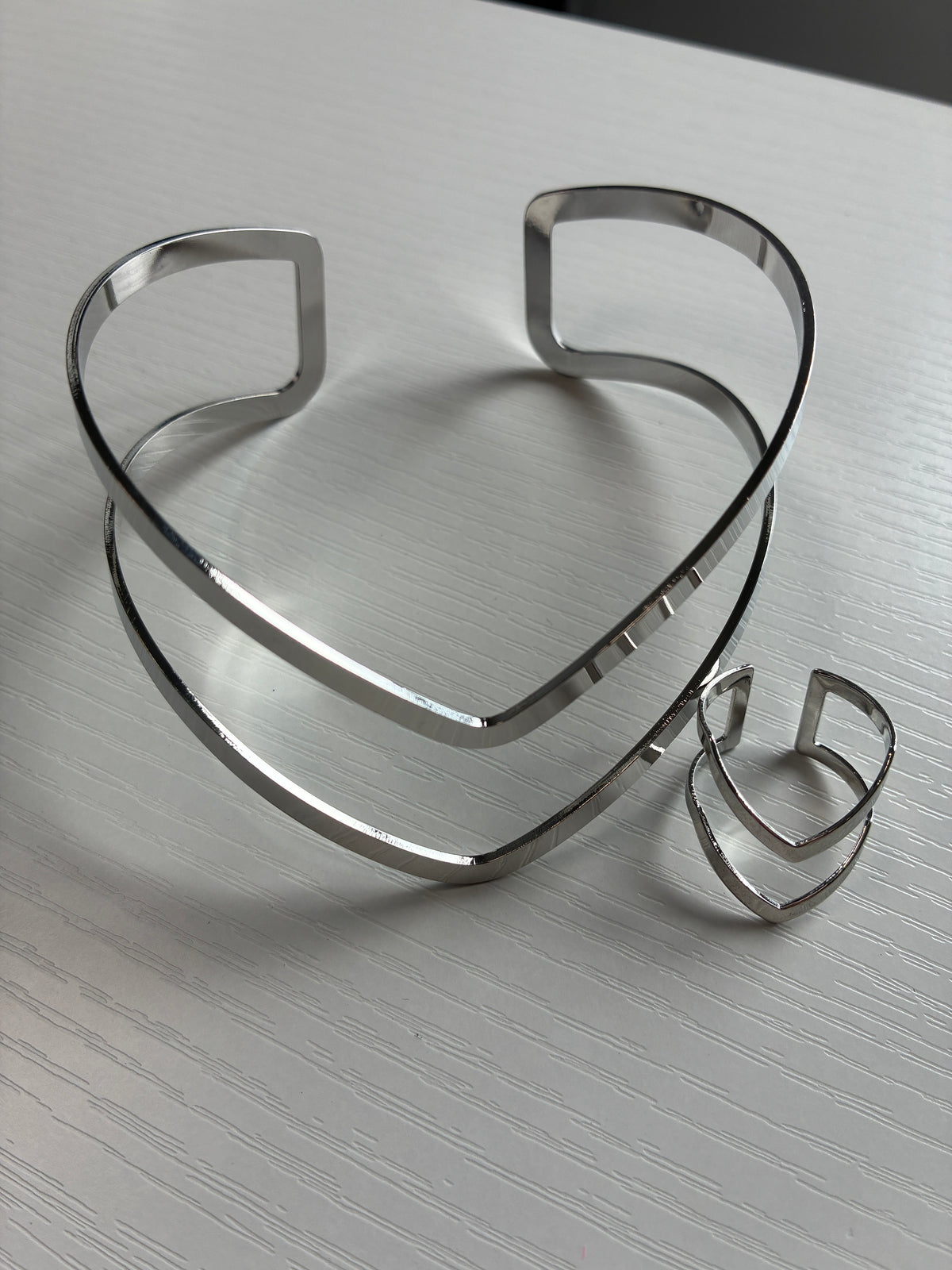 Parure Inca argentée – Bracelet de bras & bague ajustables