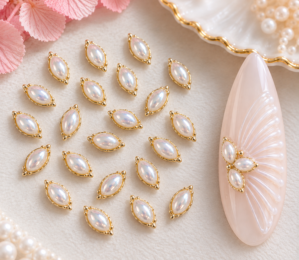 Perles nacrées ovales dorées Nail Art – Lot de 20