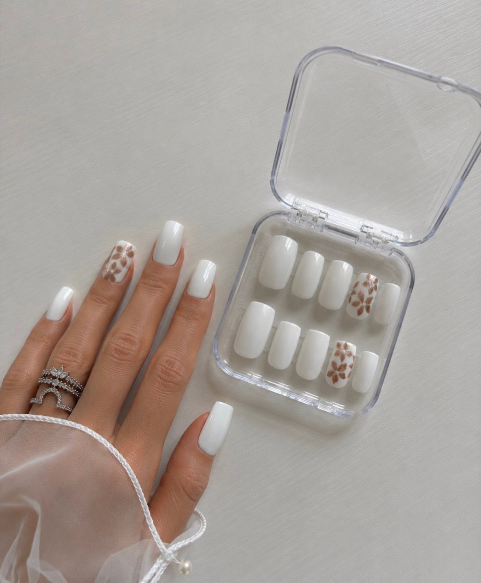 Les Essentiels Signature – Élise blanc – Carré M
