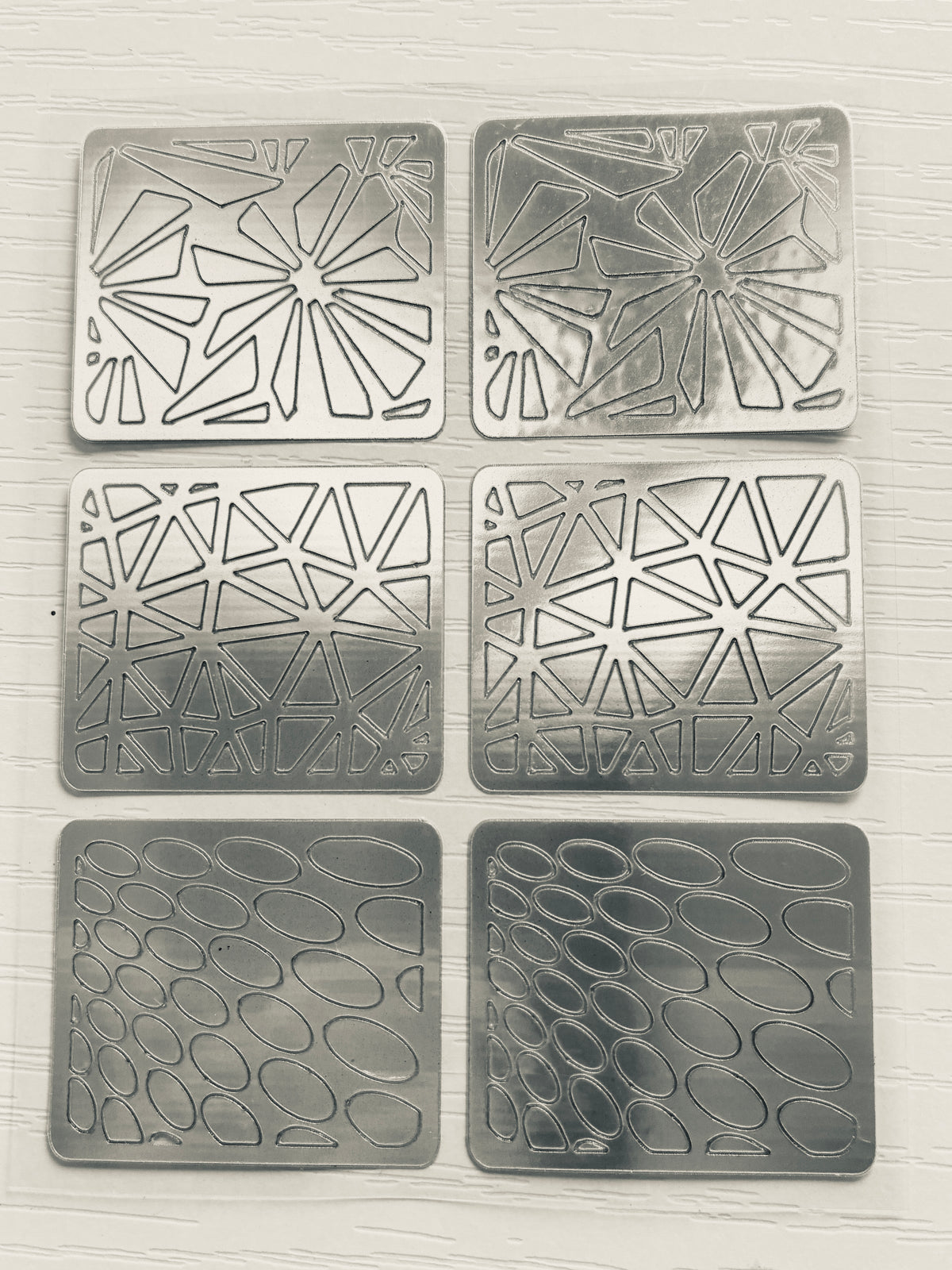Pochoirs Nail Art – Motifs floraux & graphiques – Lot de 6