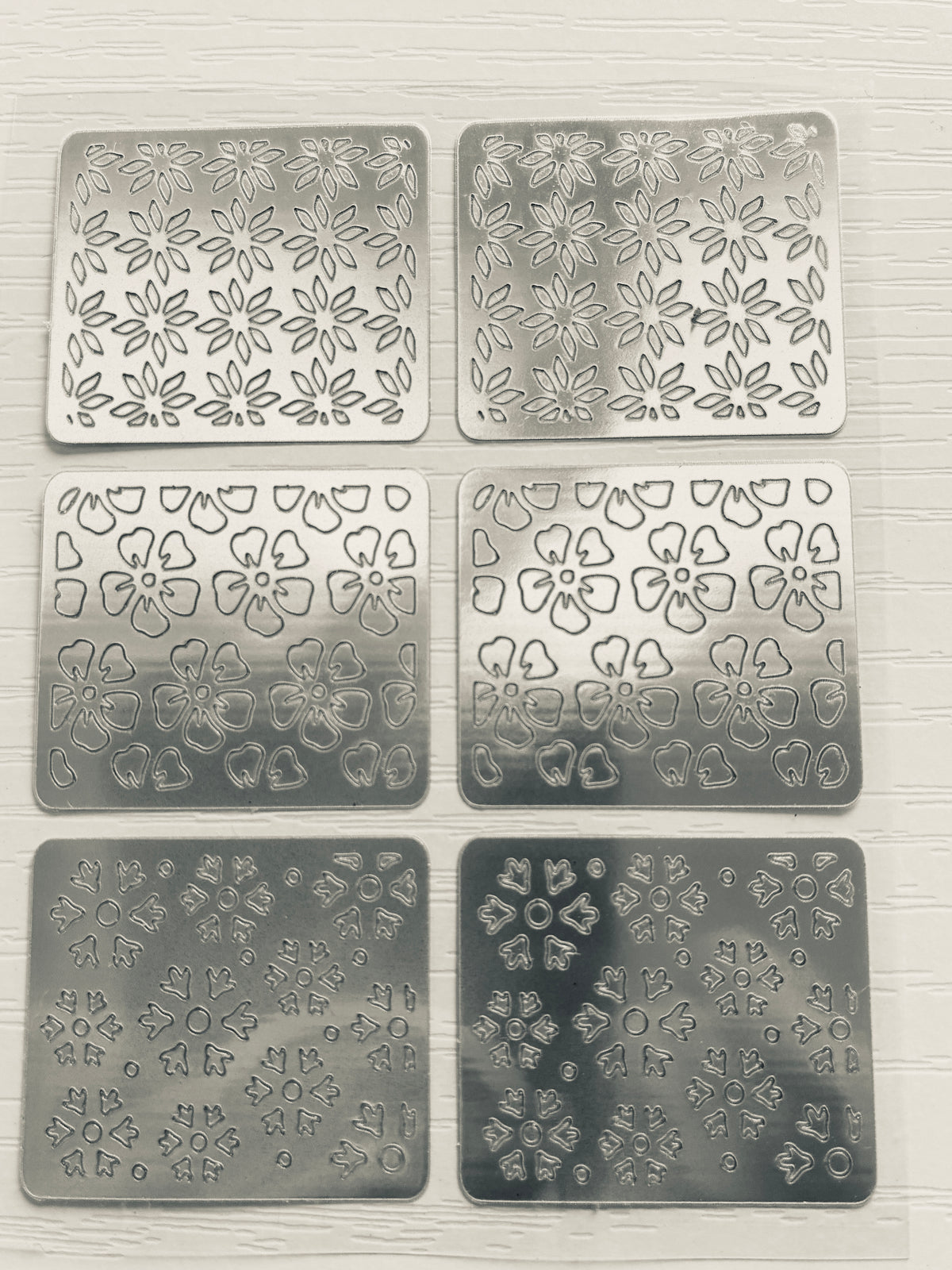 Pochoirs Nail Art – Motifs floraux & graphiques – Lot de 6