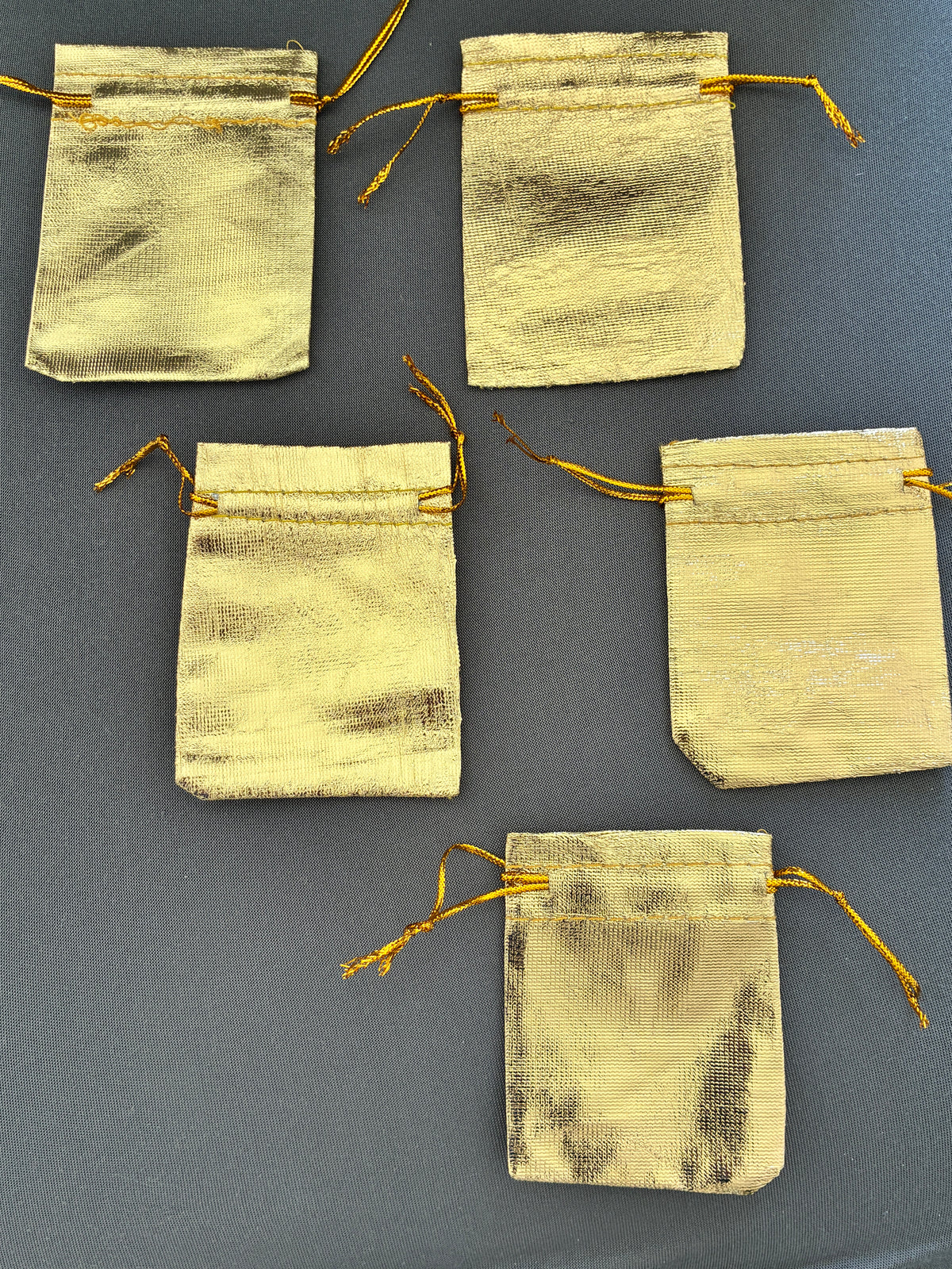 Lot de 5 pochettes cadeaux dorées métallisées – Bijoux et accessoires – 7 × 9 cm