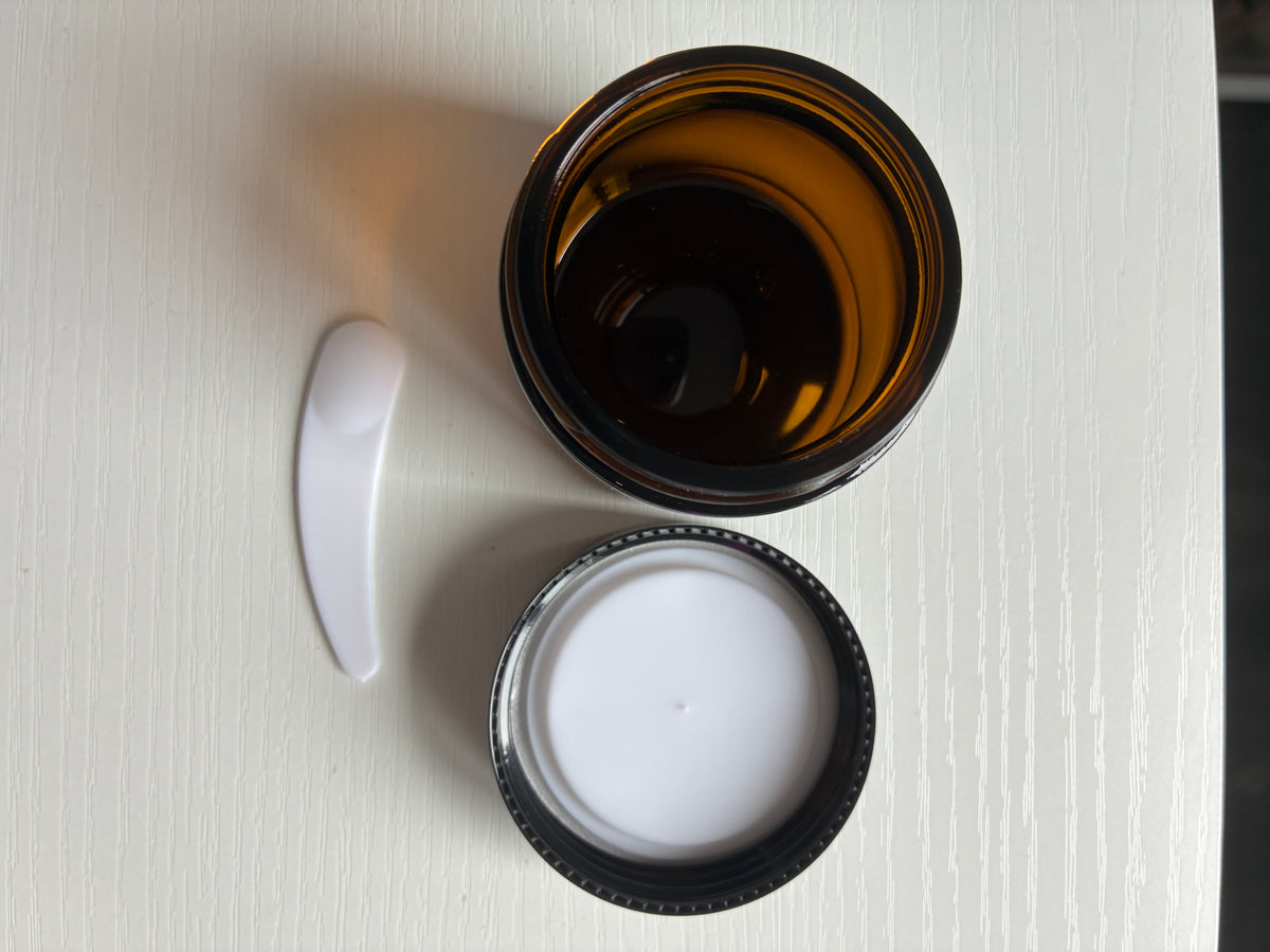 Pot en verre ambré 50 ml avec spatule