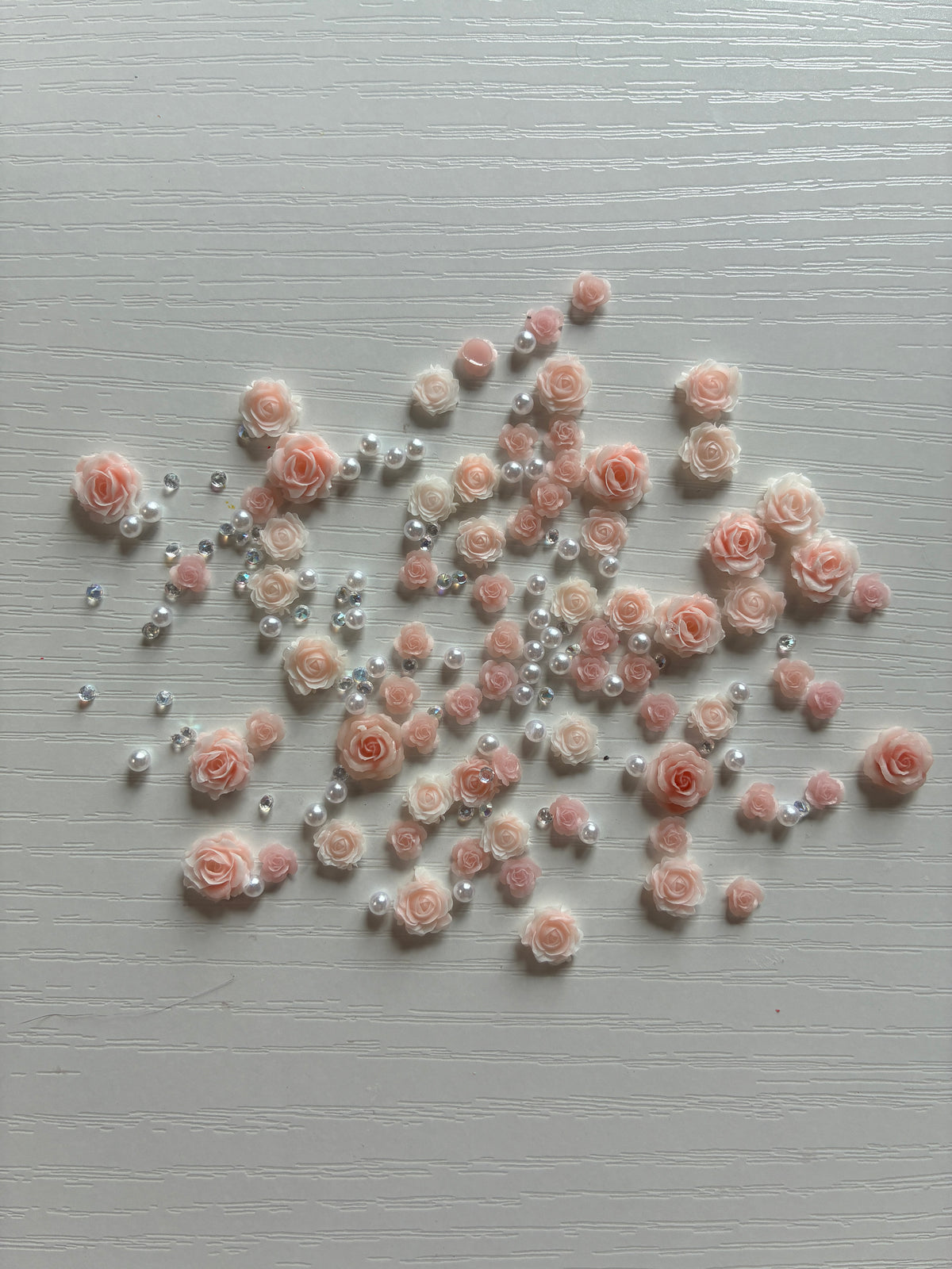 Décorations Nail Art 3D – Roses rose poudré, perles et strass