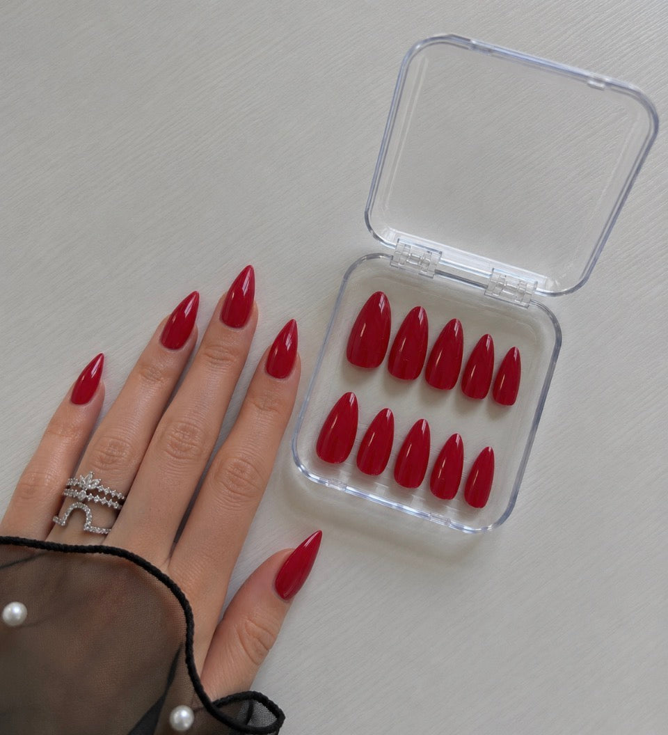 Les Essentiels – Rouge Éternel – Amande M