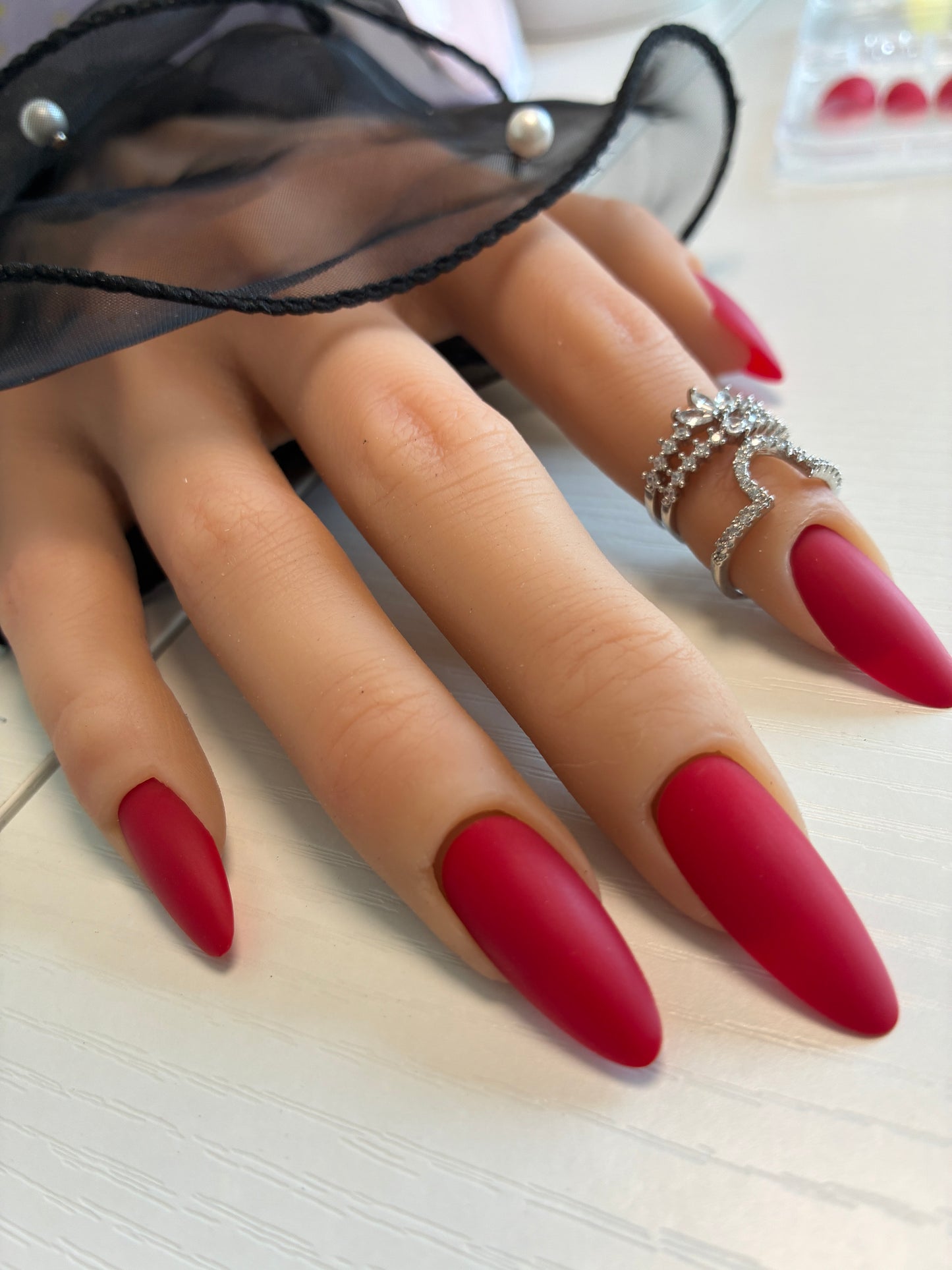 Les Essentiels – Rouge Éternel – Amande M – Mat