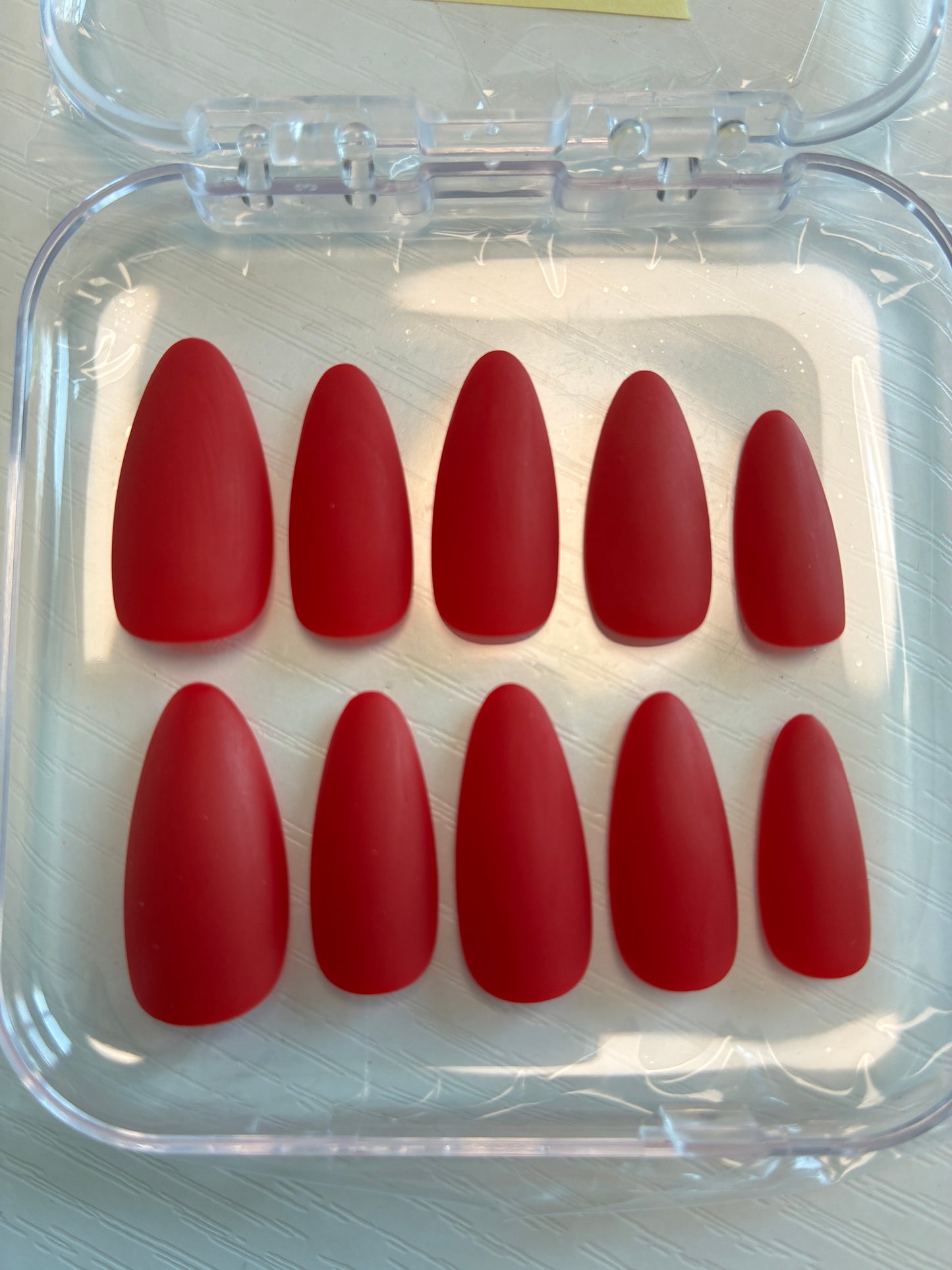 Les Essentiels – Rouge Éternel – Amande M – Mat