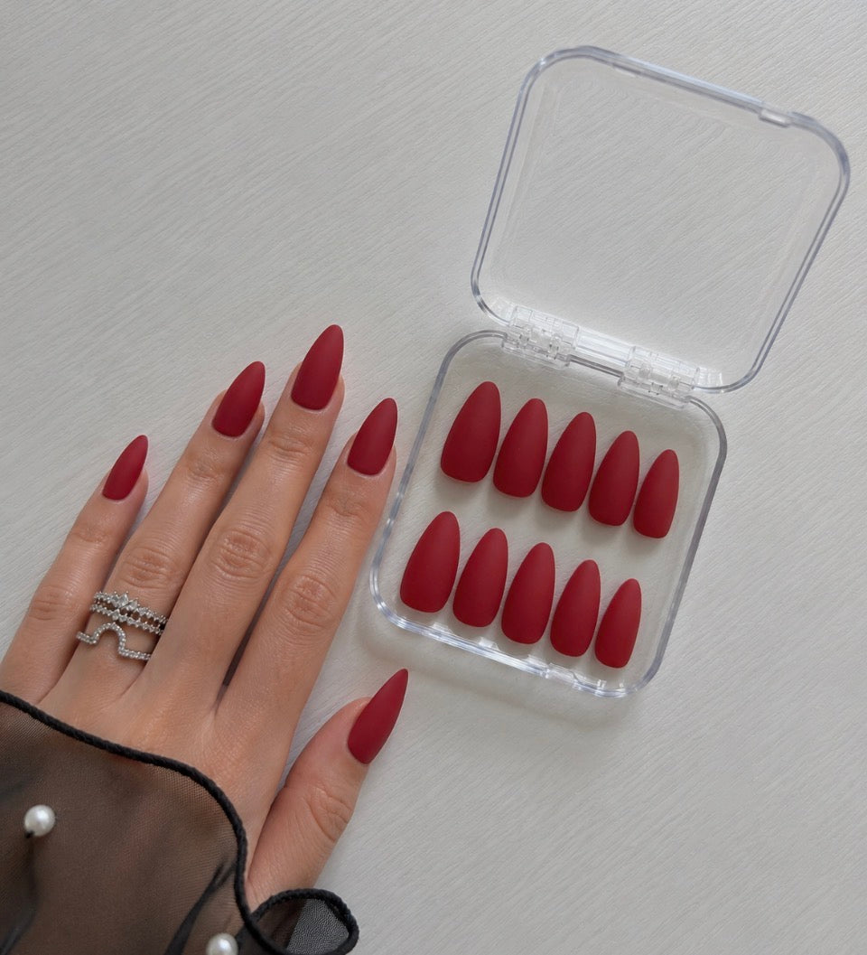 Les Essentiels – Rouge Éternel – Amande M – Mat