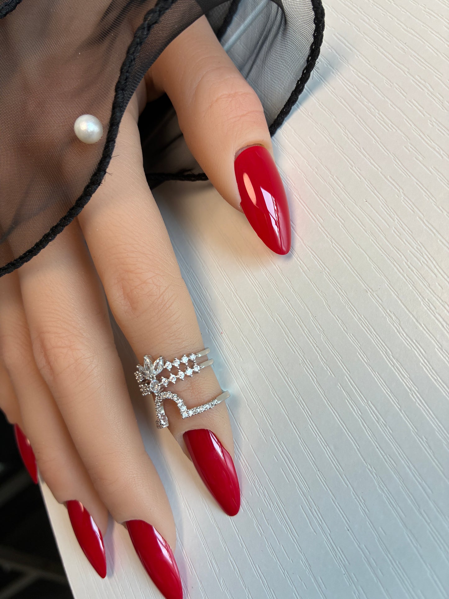 Les Essentiels – Rouge Éternel – Amande M