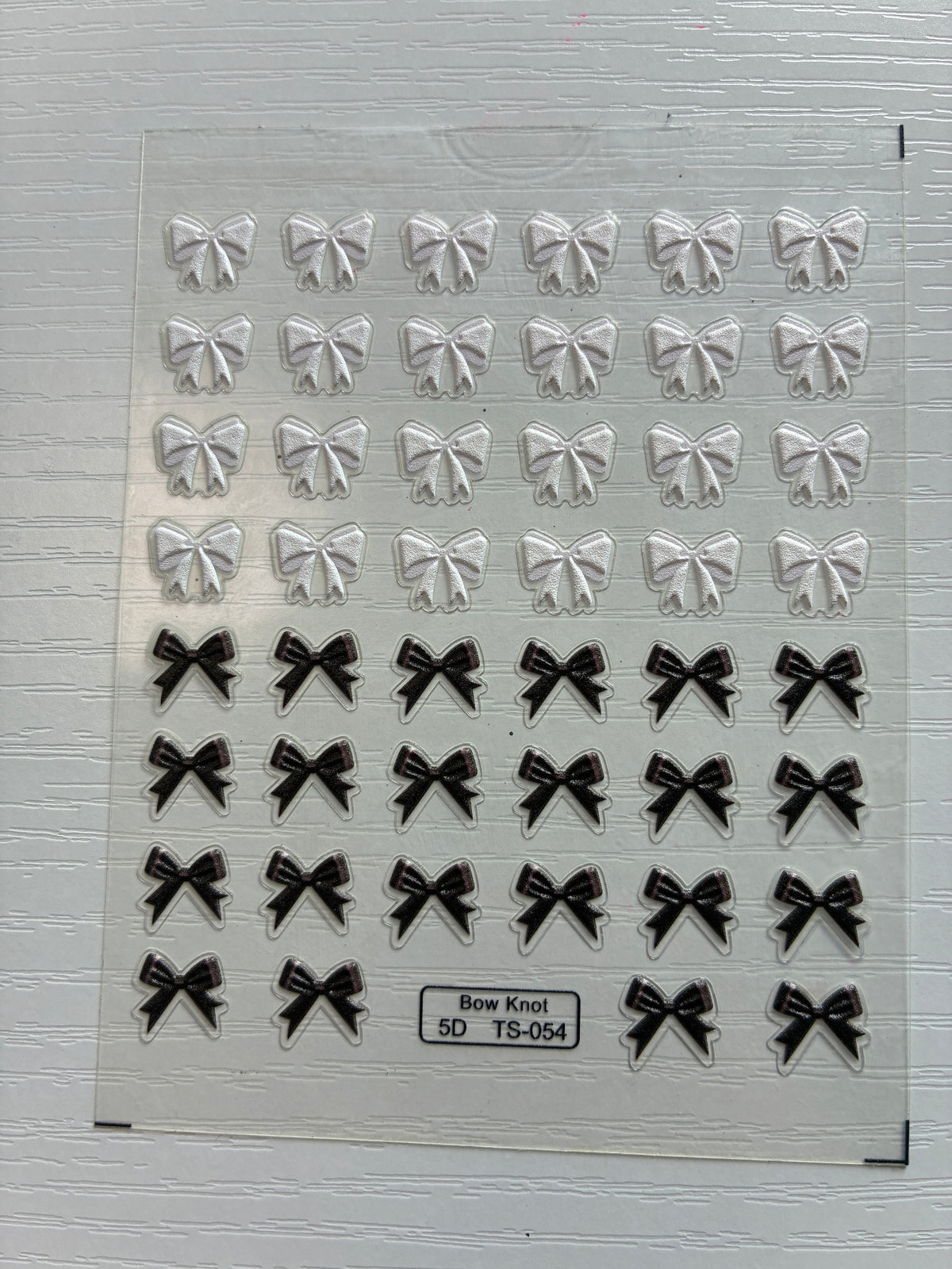 Stickers pour ongles – Nœuds blancs et noirs