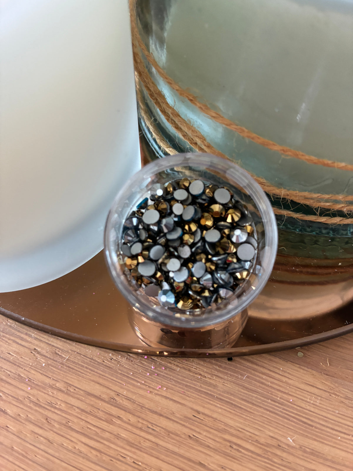 Strass clous dorés et argentés – 2 tailles – Nail Art