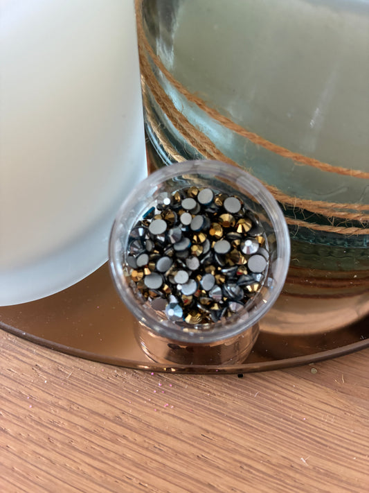 Strass clous dorés et argentés – 2 tailles – Nail Art
