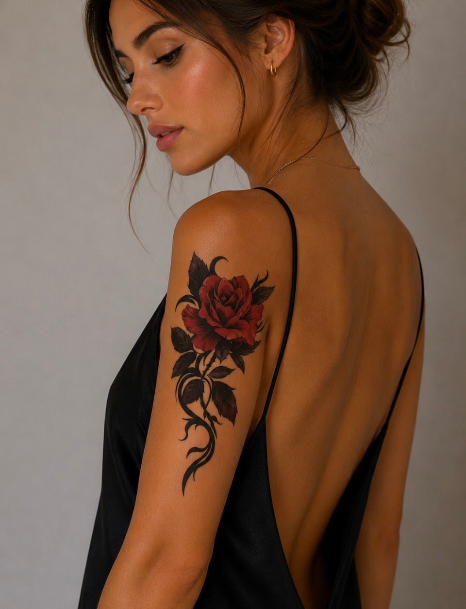 Tatouage éphémère rose rouge tribal