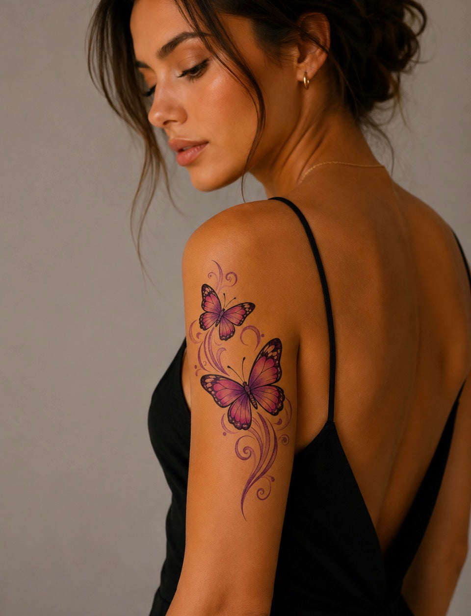 Tatouage éphémère papillons violets élégance