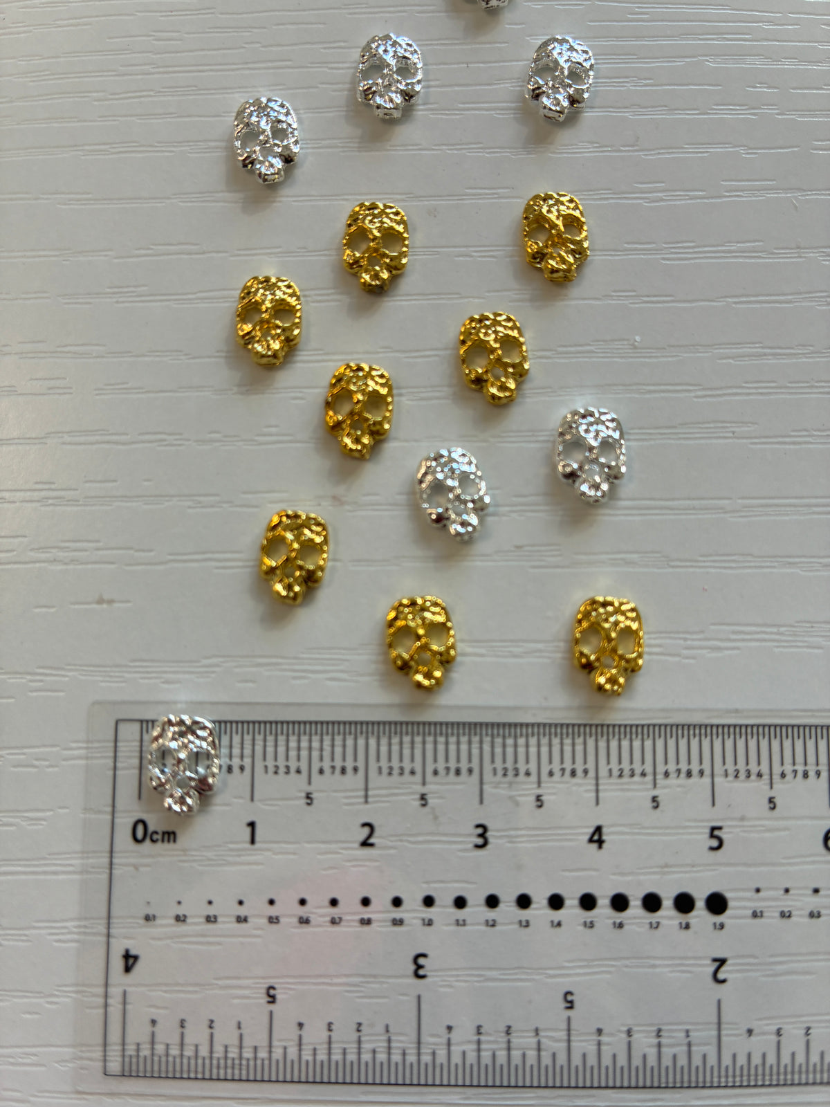 15 charms tête de mort 3D dorés et argentés pour nail art