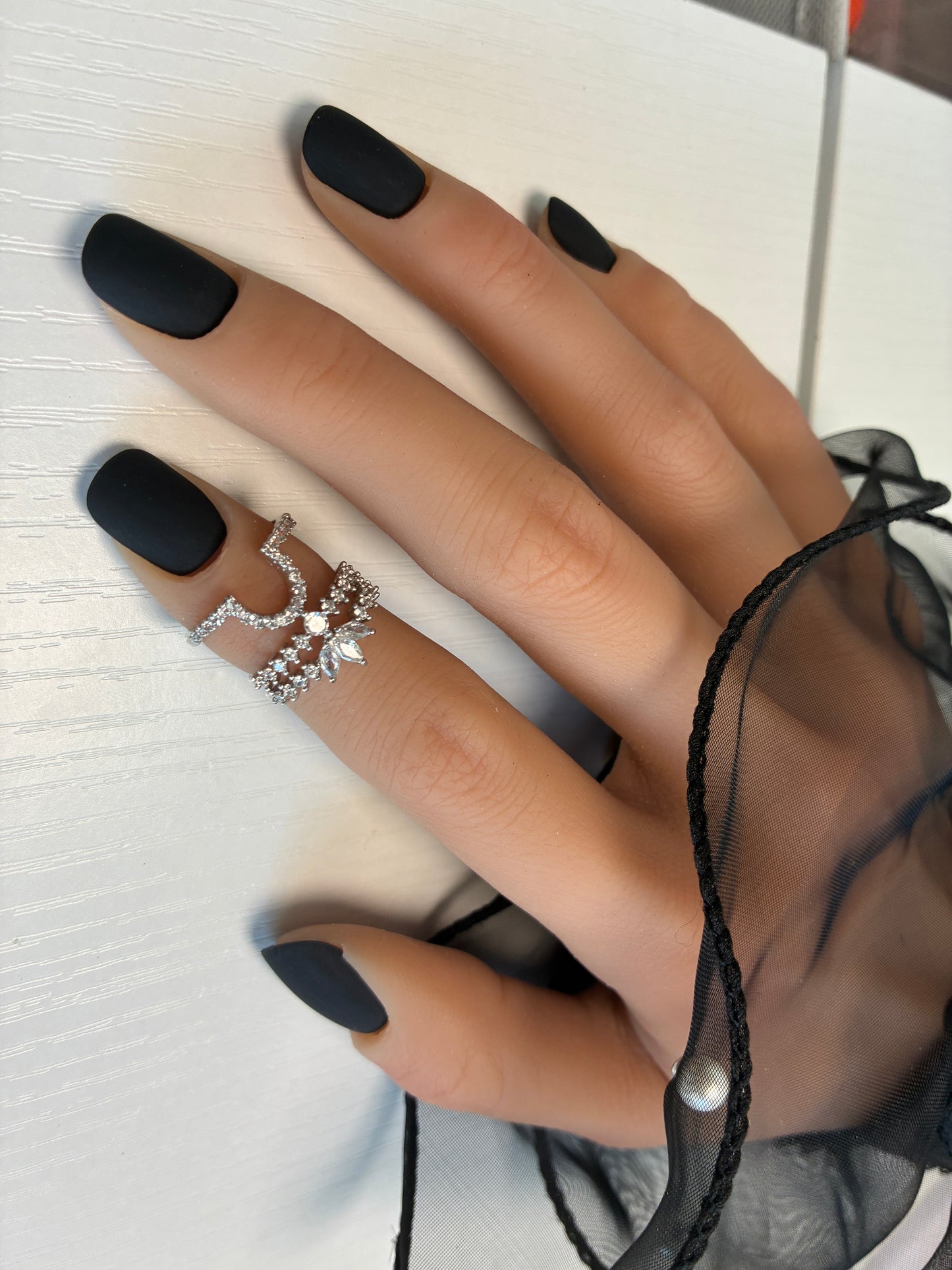 Les Essentiels – Black Velvet – Carré court XS