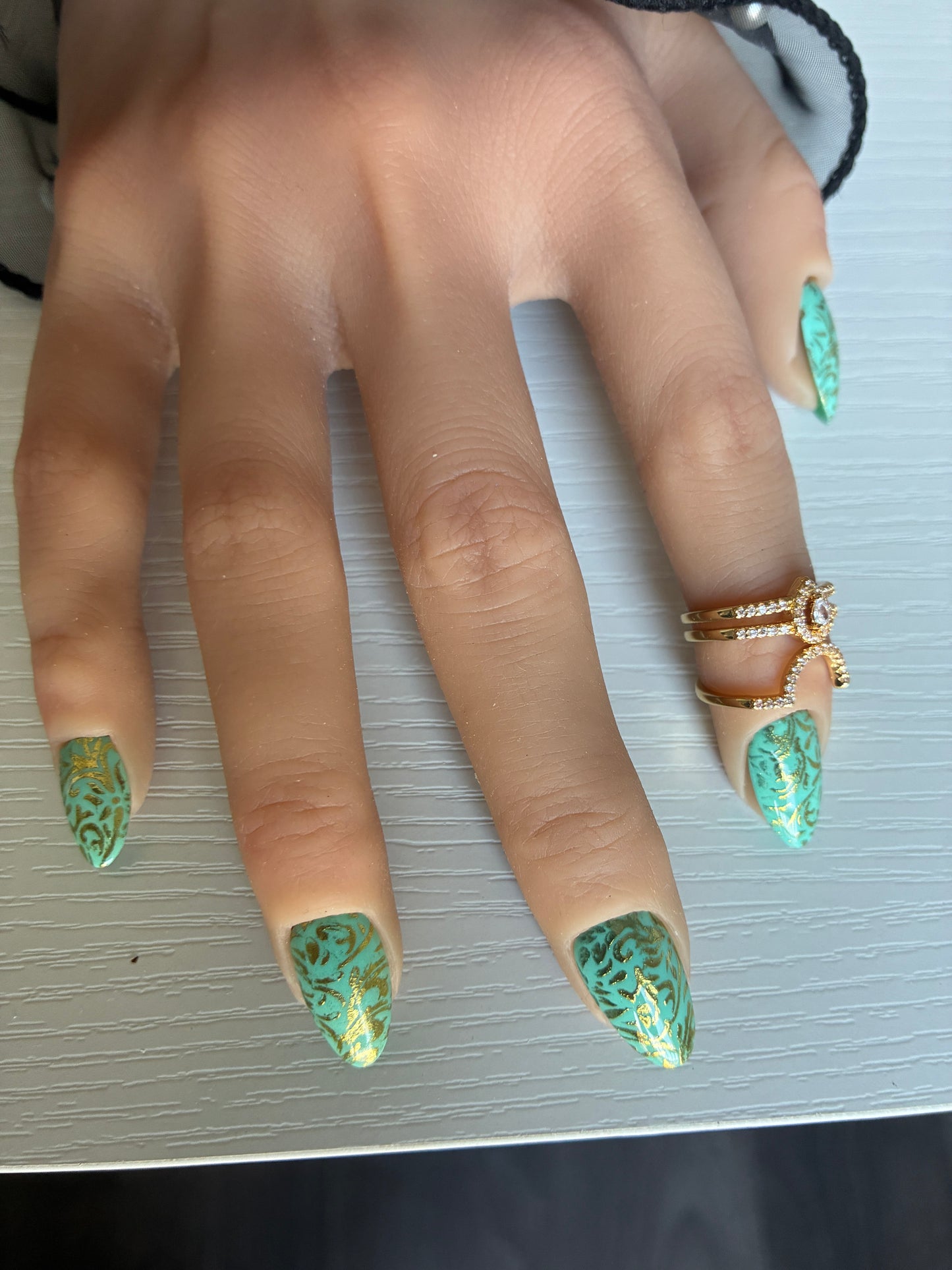 Victoria turquoise – Arabesques dorées – Amande S