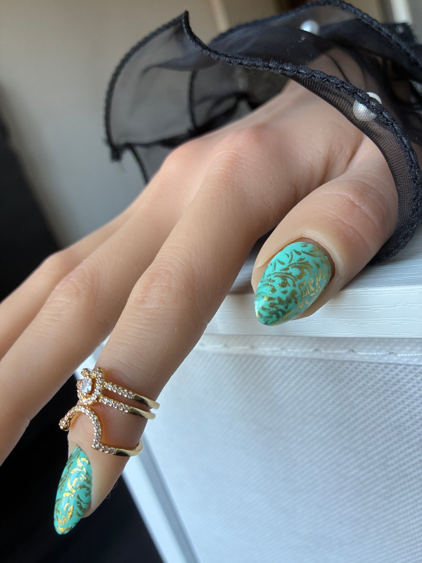 Victoria turquoise – Arabesques dorées – Amande S