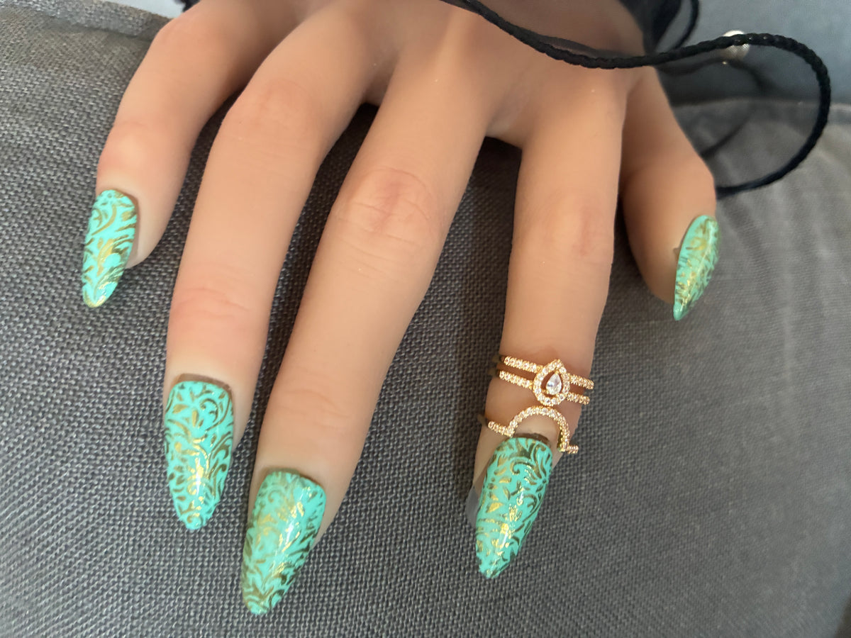 Victoria turquoise – Arabesques dorées – Amande M