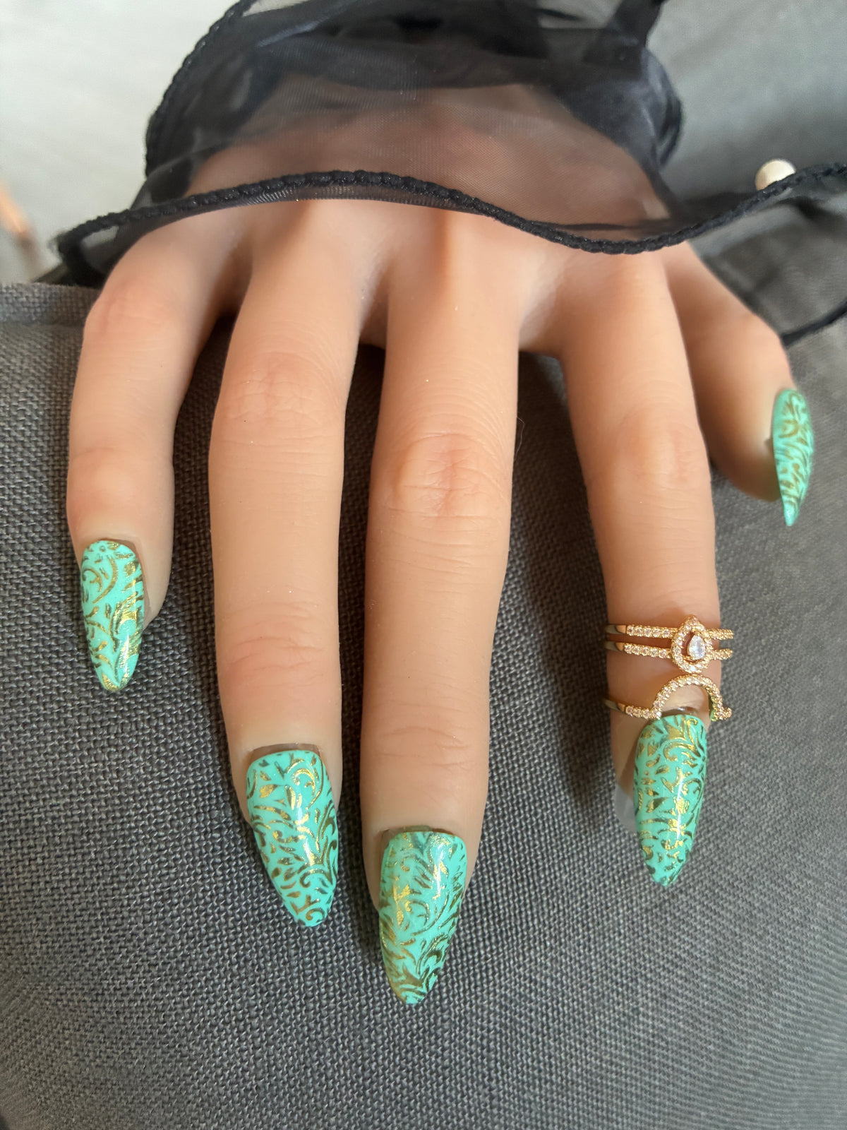 Victoria turquoise – Arabesques dorées – Amande M