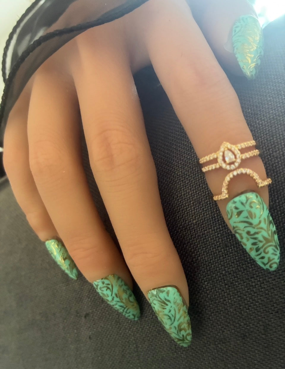 Victoria turquoise – Arabesques dorées – Amande M