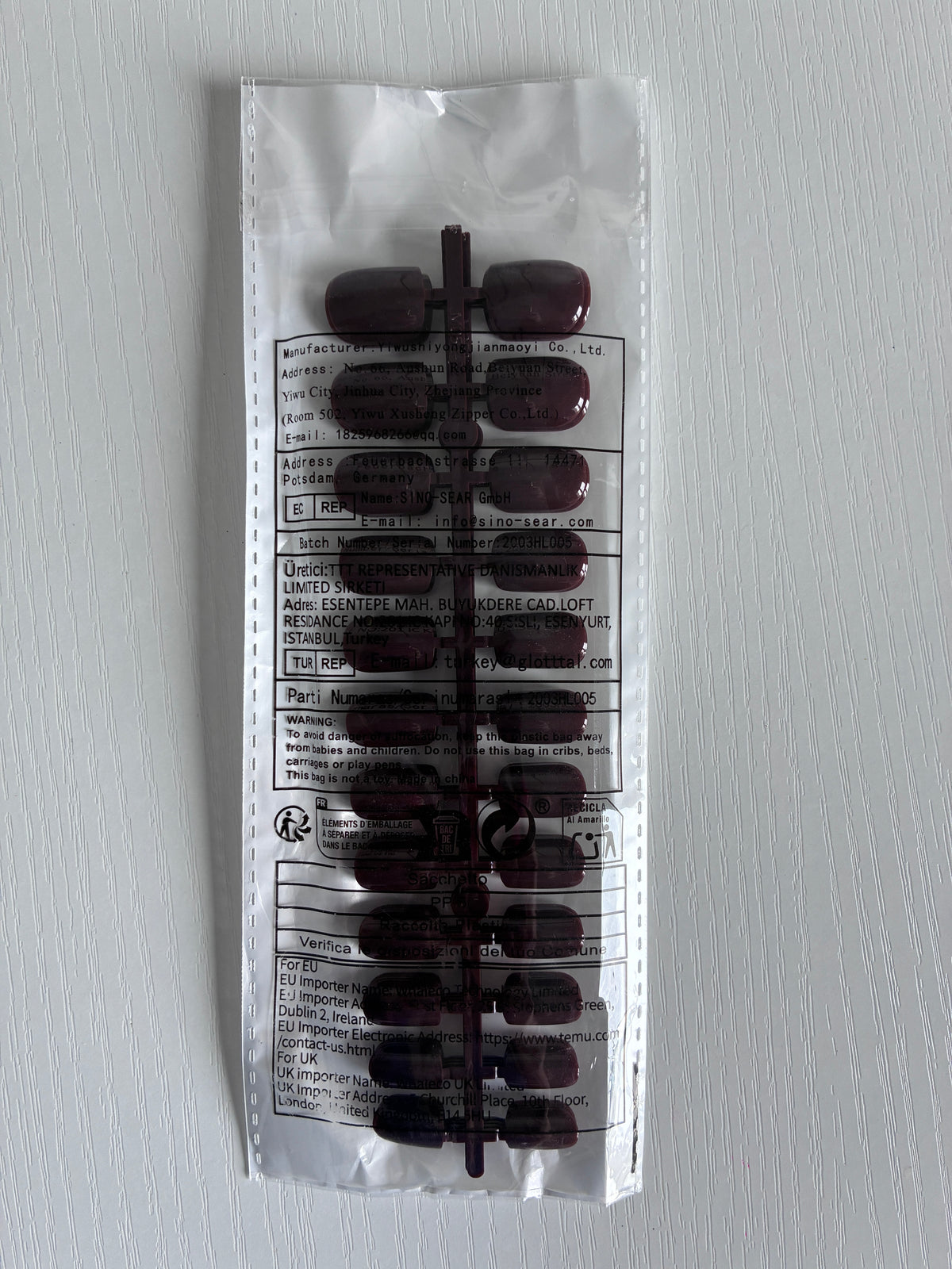 96 capsules carrées courtes cerise noire – 12 tailles