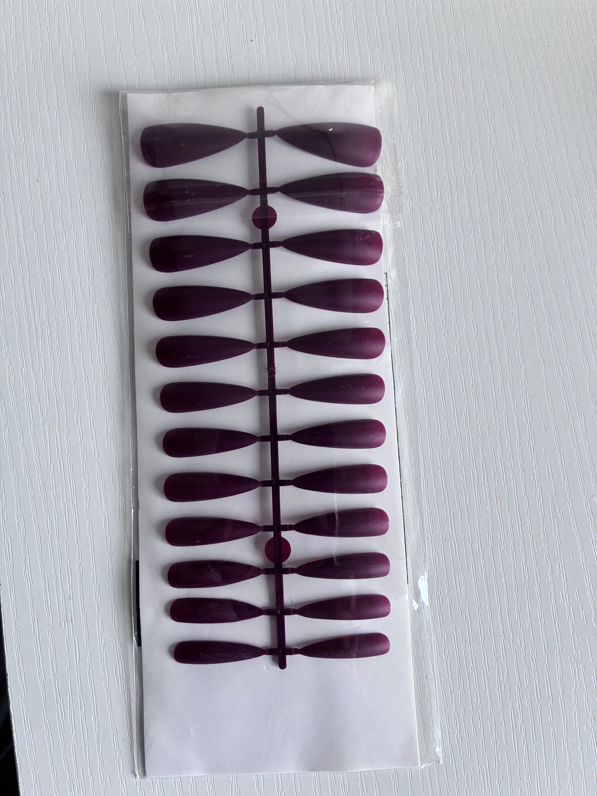 24 capsules stiletto longues bordeaux mat – 12 tailles