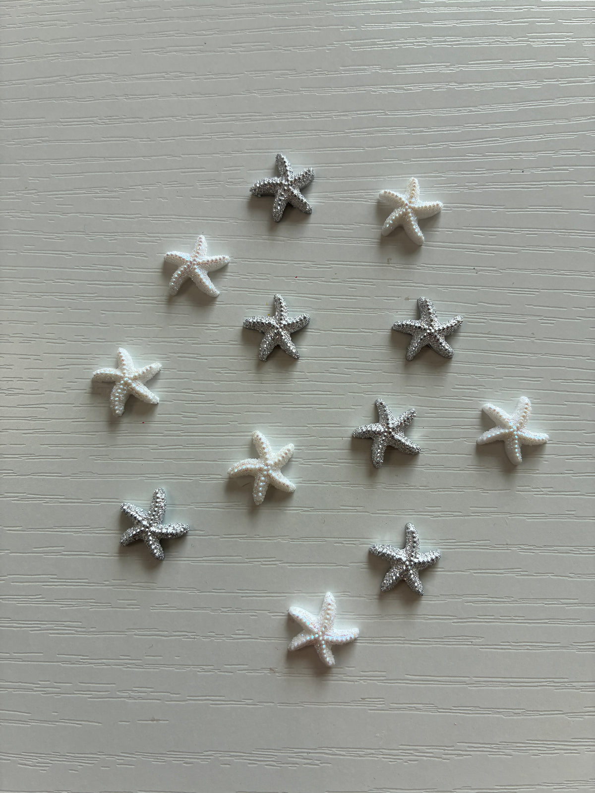 Étoiles de mer Nail Art blanches et argentées – Lot de 12