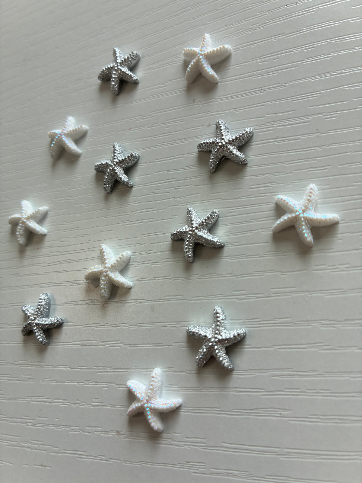 Étoiles de mer Nail Art blanches et argentées – Lot de 12
