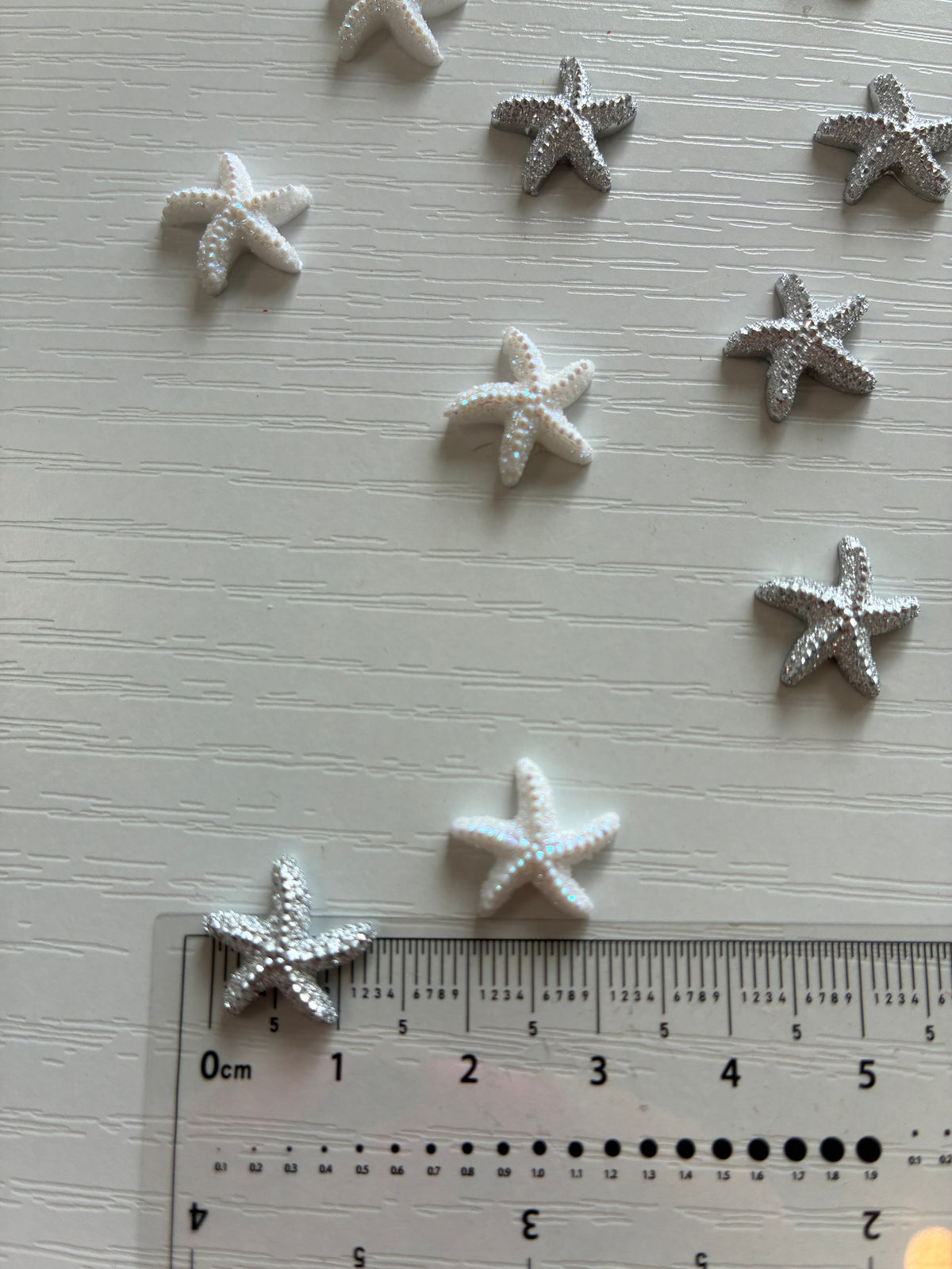 Étoiles de mer Nail Art blanches et argentées – Lot de 12