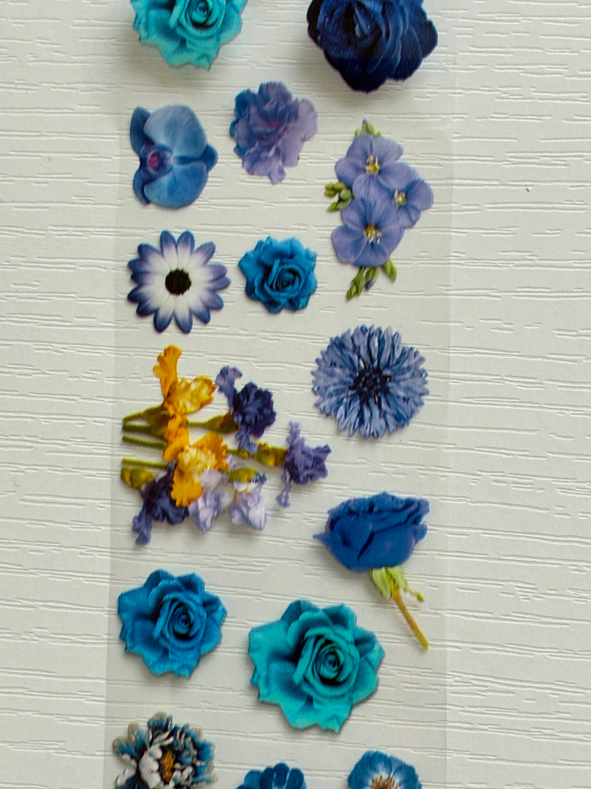 Foil Nail Art – Fleurs bleues et violettes