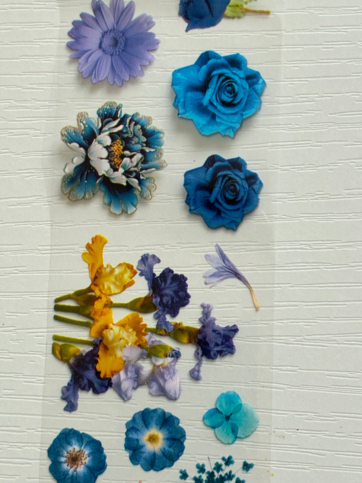 Foil Nail Art – Fleurs bleues et violettes