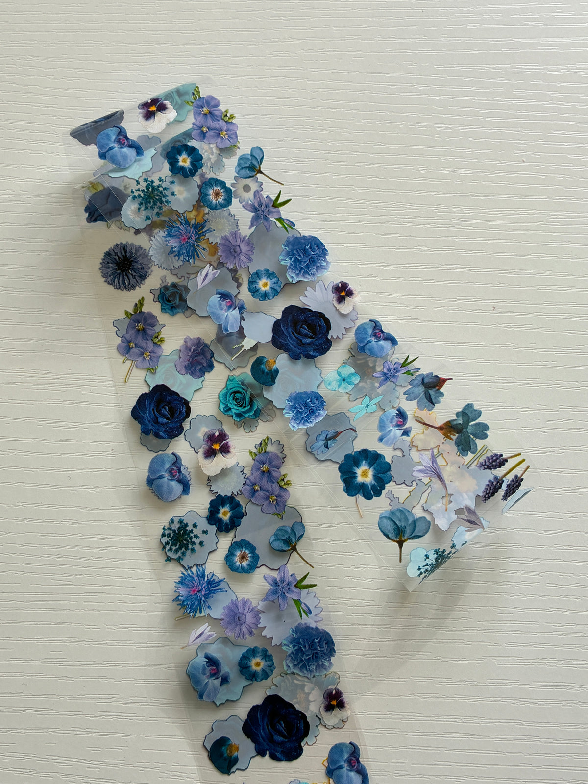 Foil Nail Art – Fleurs bleues et violettes