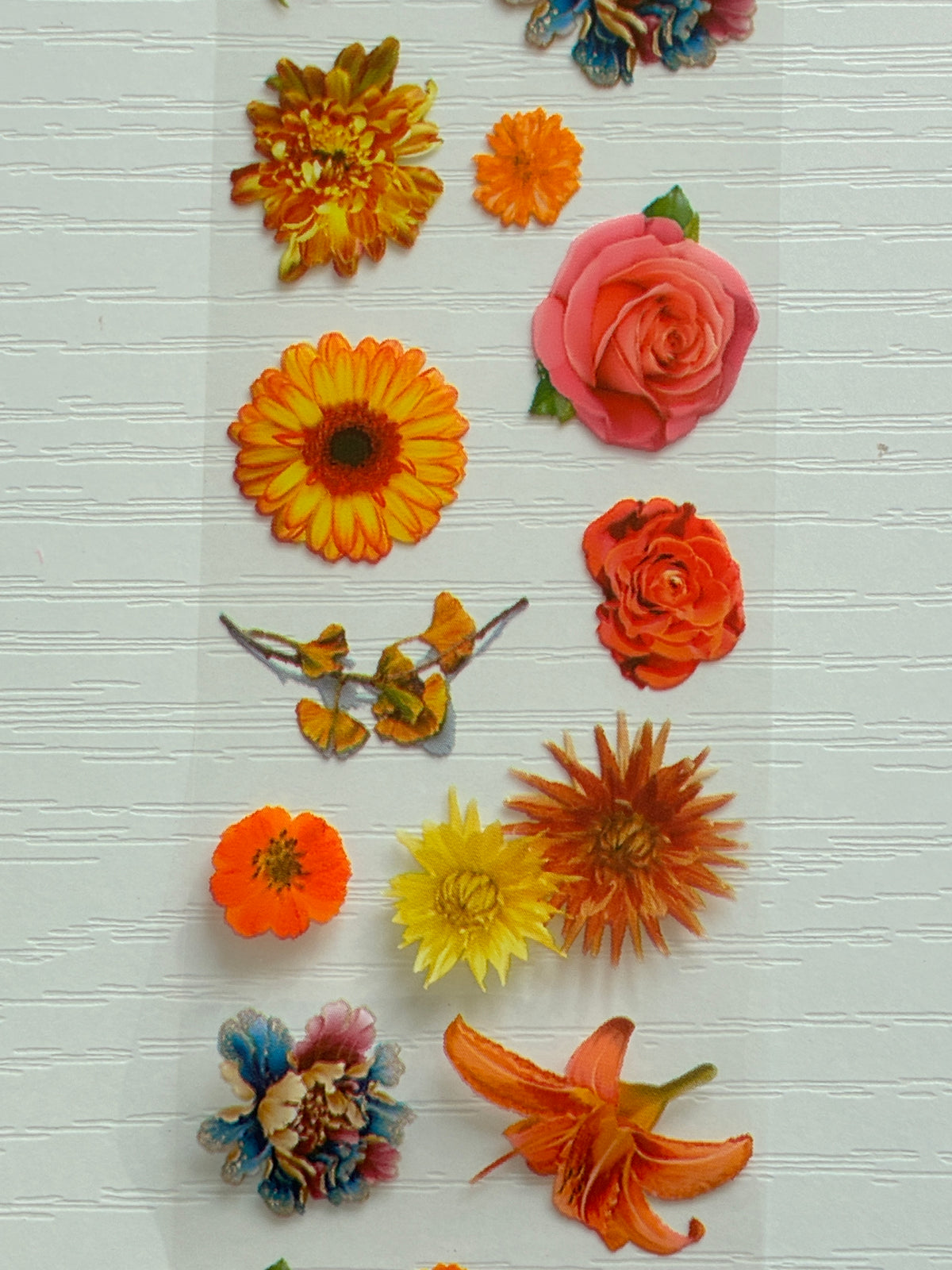 Foil Nail Art – Fleurs orangées et multicolores