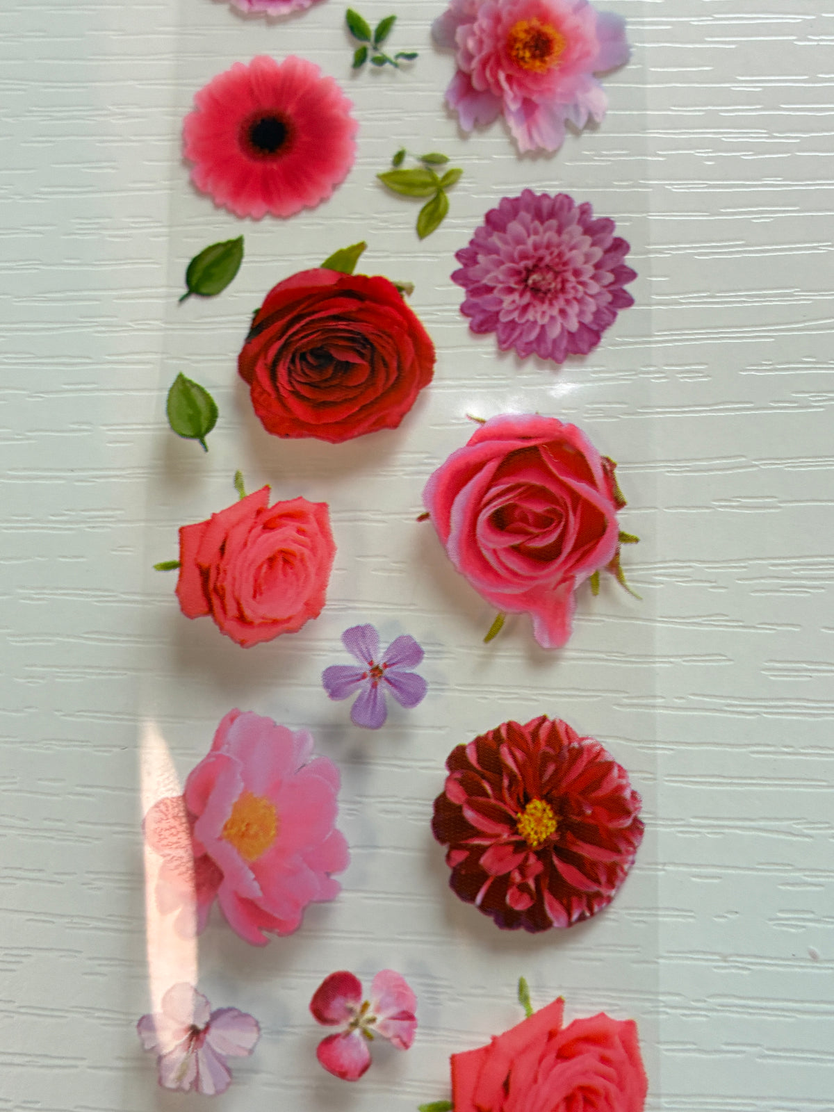Foil Nail Art – Fleurs roses, fuchsia et rouges