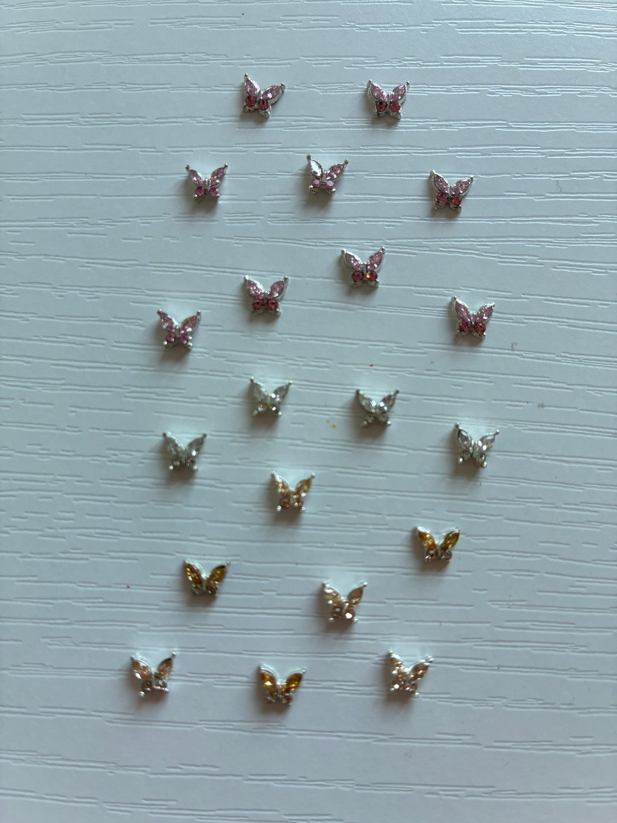 Bijoux d’ongles 3D papillons strass – Coloris aléatoires