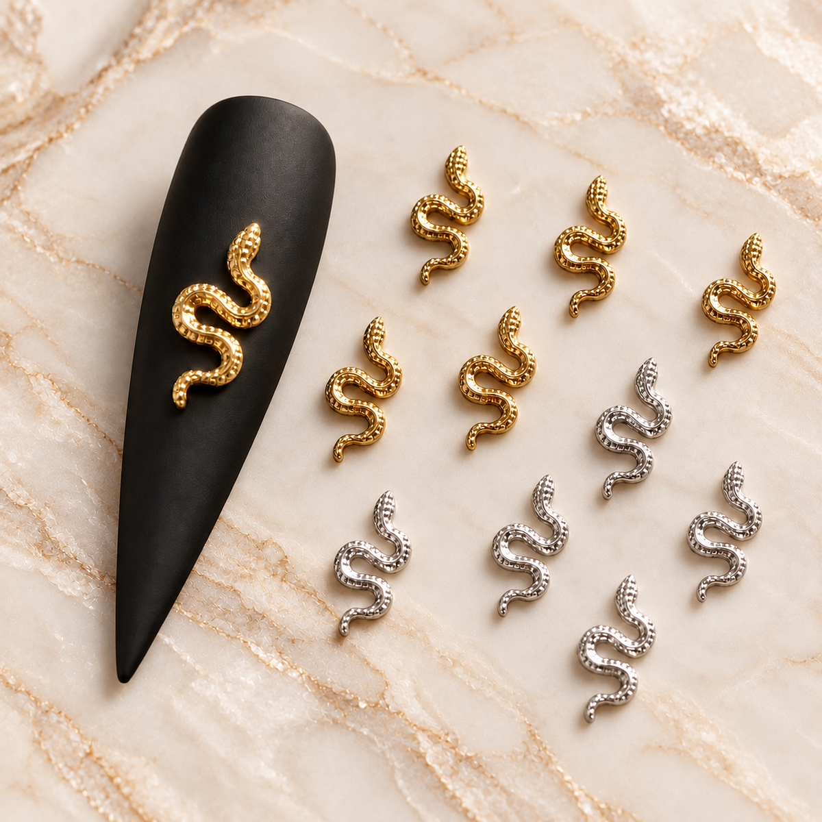 Bijoux d’ongles 3D serpents dorés et argentés – Lot de 10